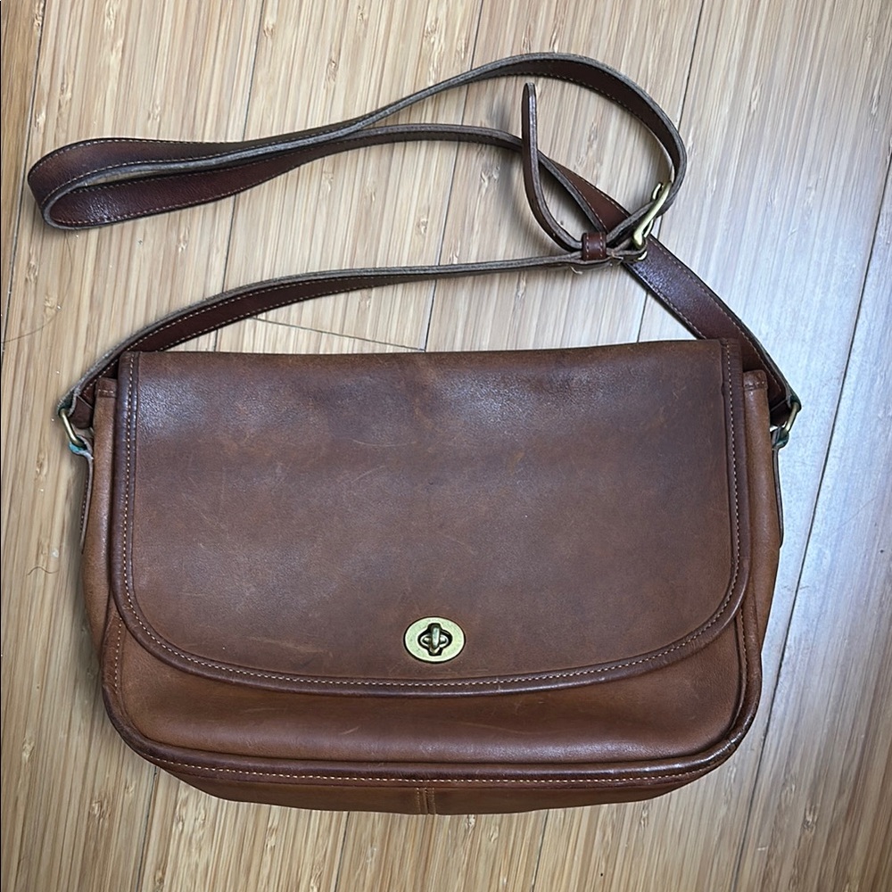 Vintage coach (early 90s) Brown Leather Shoulder Bag Made in USA